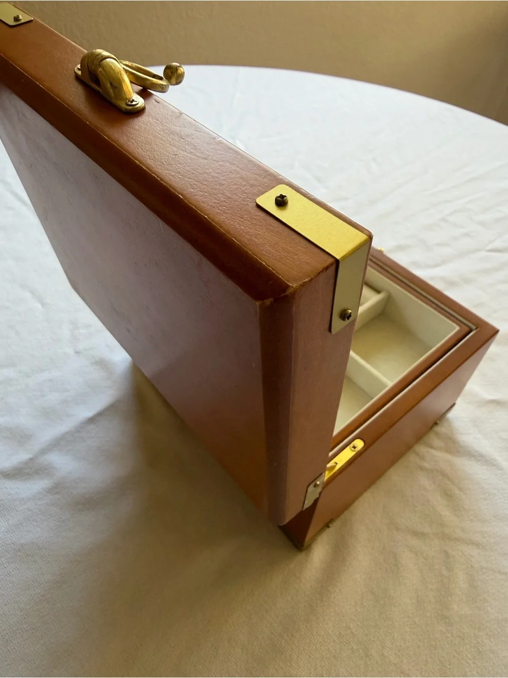 VTG Brown Wood & Brass Jewelry Organizer Box with Mirror and Cream Interior